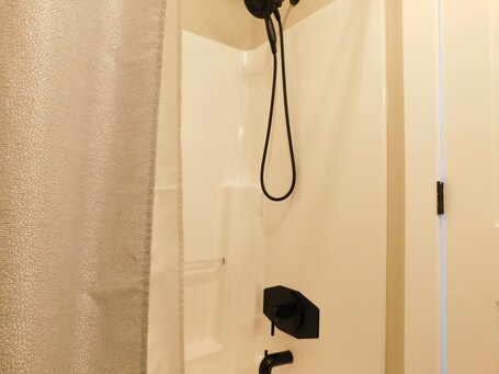 Laurel Inn Condominium - Image 175