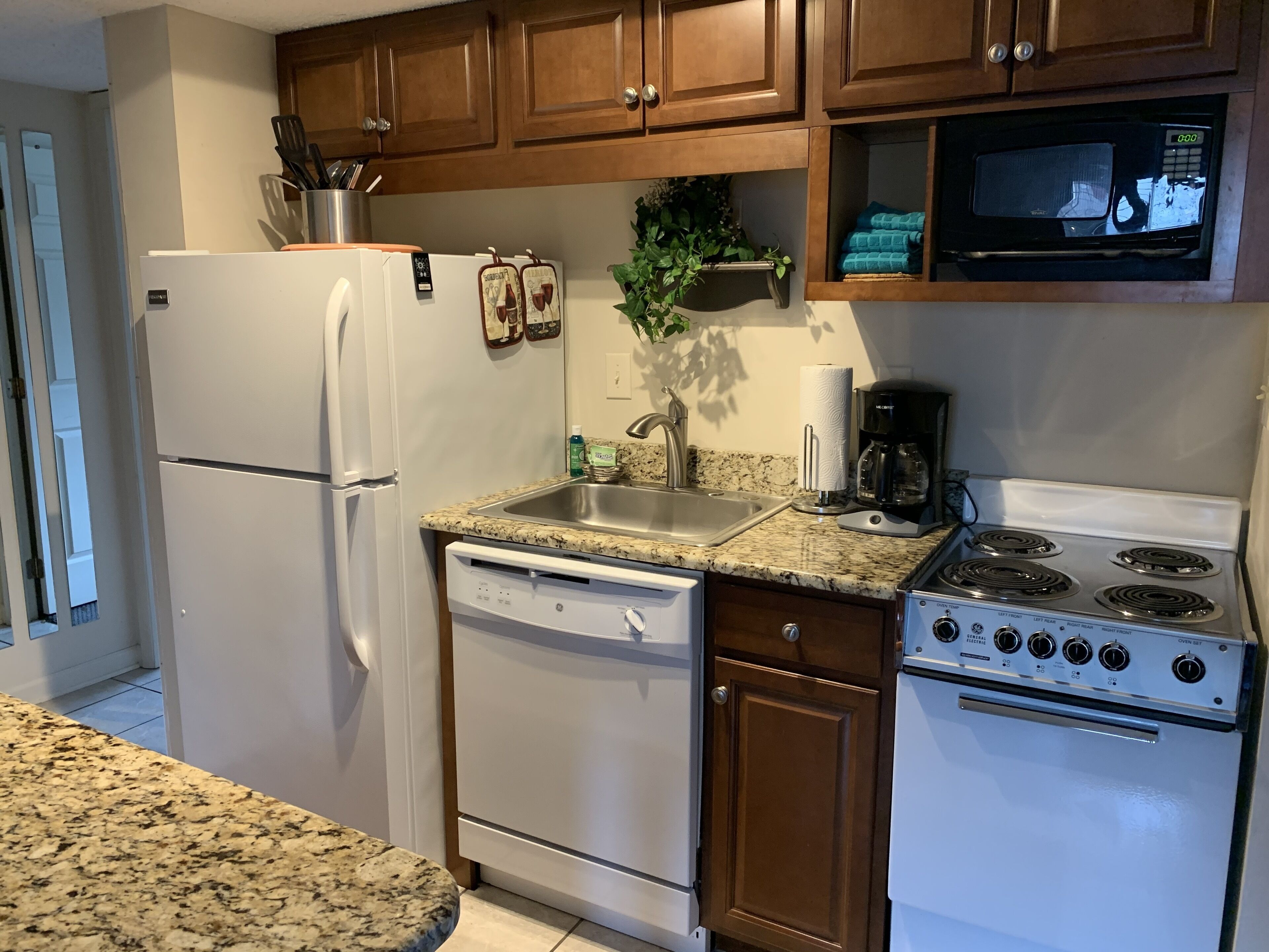 condo, 2 bedrooms (501) | private kitchenette | fridge, microwave, stovetop, coffee/tea maker