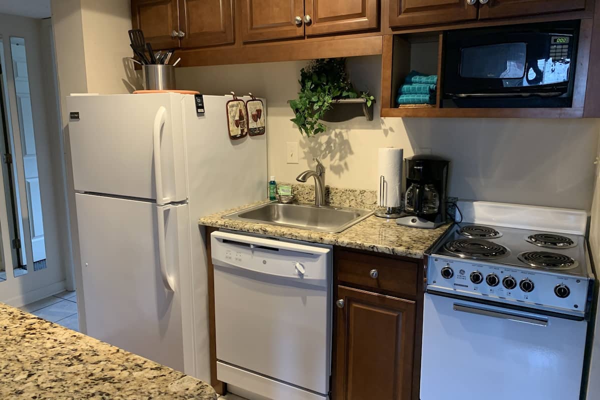 condo, 2 bedrooms (501) | private kitchenette | fridge, microwave, stovetop, coffee/tea maker