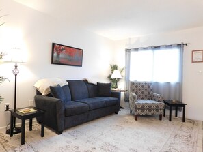 Apartment, 1 Schlafzimmer (206) | Wohnbereich | Fernseher, Kamin