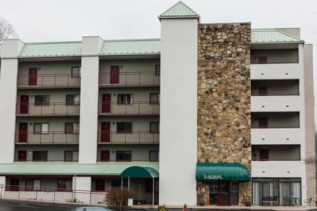 Laurel Inn Condominium - Image 33
