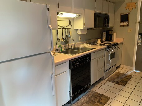 Laurel Inn Condominium - Image 59