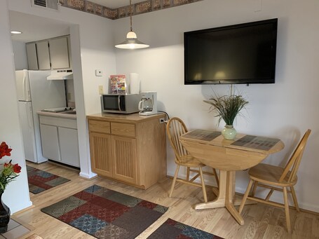 Laurel Inn Condominium - Image 10