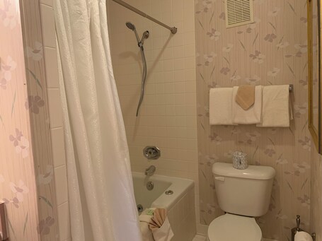 Laurel Inn Condominium - Image 174