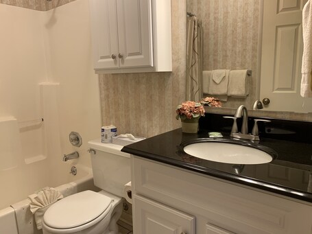 Laurel Inn Condominium - Image 39