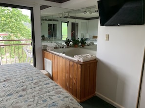Condo, 1 Bedroom, Jetted Tub (511) | 1 bedroom, individually decorated, individually furnished - Laurel Inn Condominium (Gatlinburg)