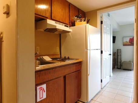 Laurel Inn Condominium - Image 94
