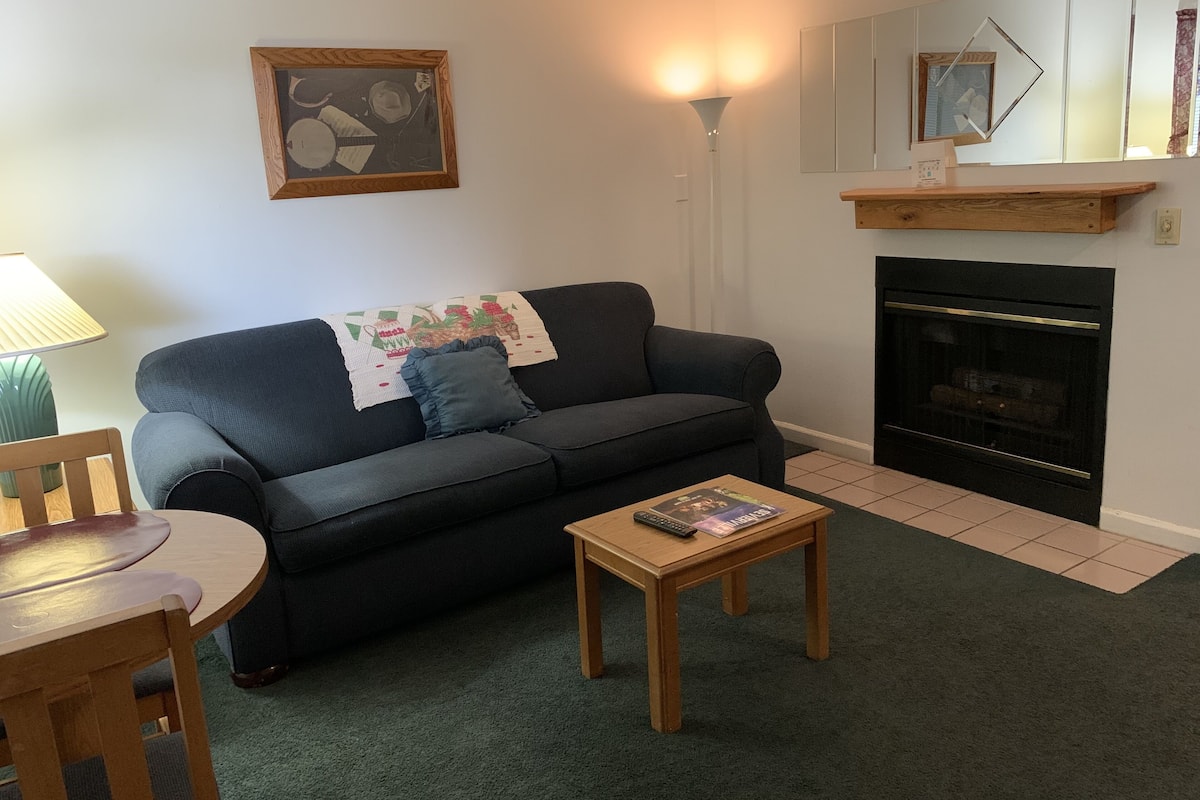 Condo, 1 Bedroom, Jetted Tub (511) | Living area | TV, fireplace