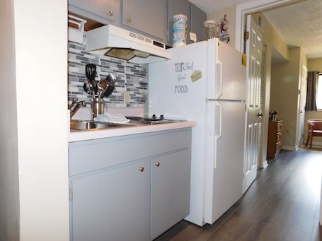 Laurel Inn Condominium - Image 58
