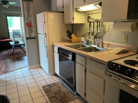 Laurel Inn Condominium - Image 60