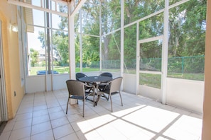 Comfort Townhome, 4 Bedrooms, Accessible | Terrace/patio