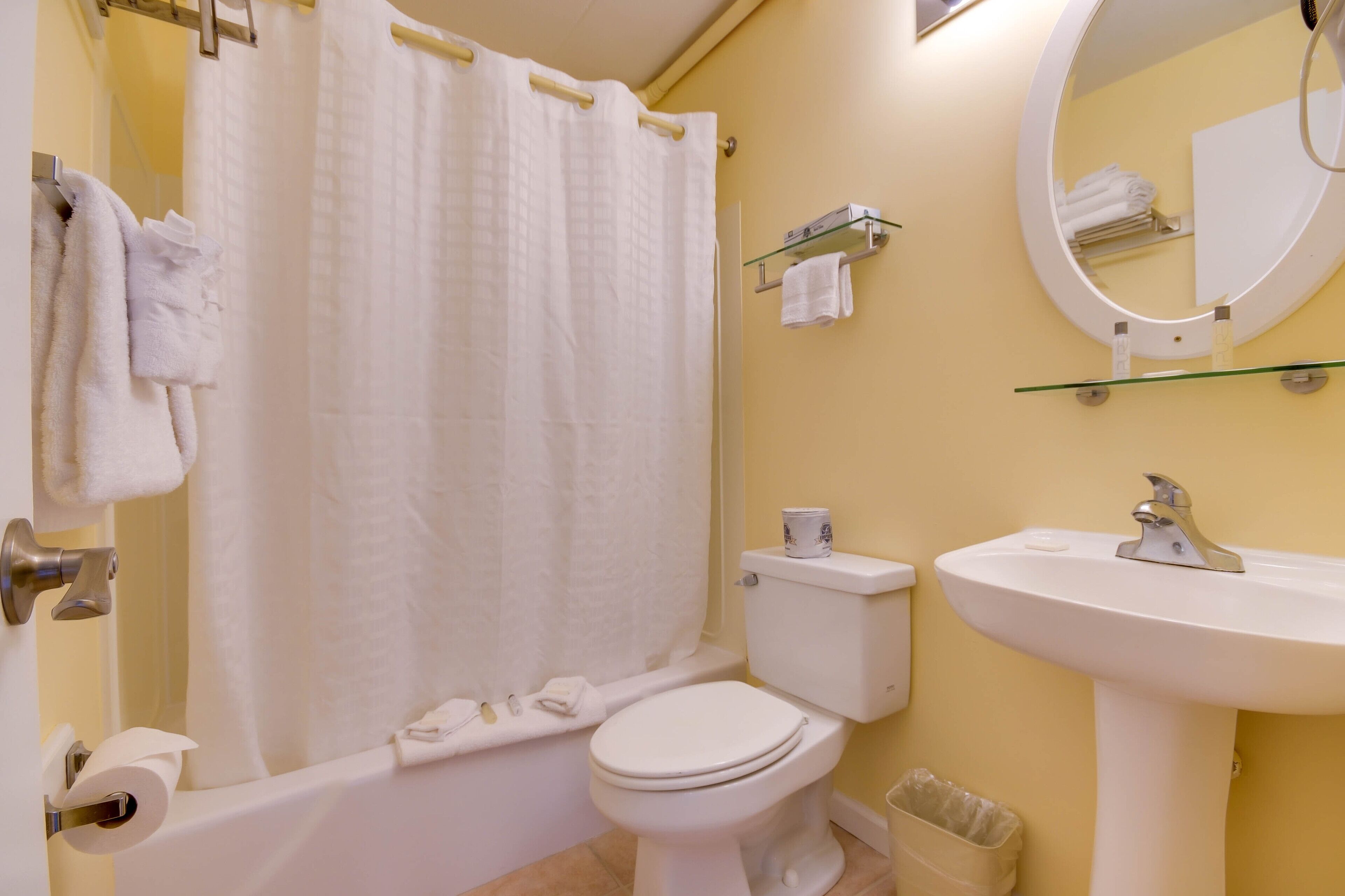 combined shower/bathtub, free toiletries, hair dryer, towels