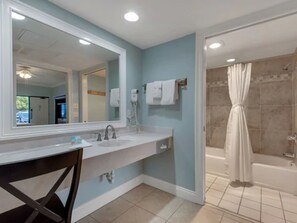 Executive Room, 1 King Bed, No Pets allowed | Salle de bain