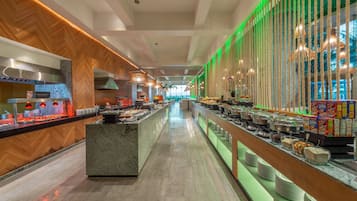 Café da manhã feito na hora grátis todos os dias