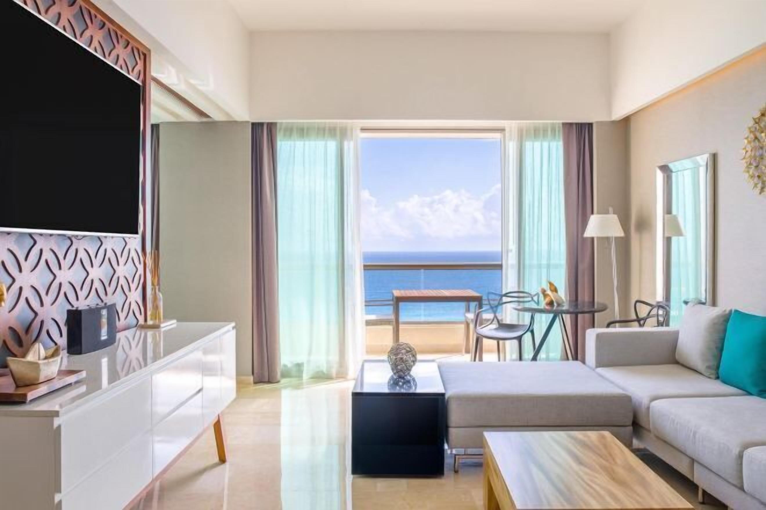 Living area | 65-inch Smart TV with cable channels, table tennis, books