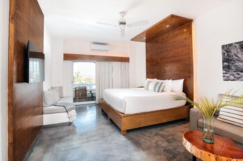 1 bedroom, Egyptian cotton sheets, premium bedding, down comforters at Bahia Hotel & Beach House