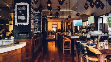 2 restaurants, breakfast, lunch, dinner served; Mediterranean cuisine