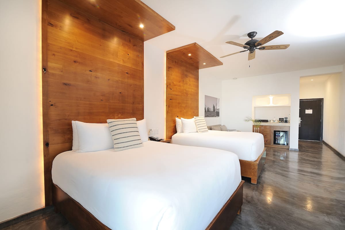 1 bedroom, Egyptian cotton sheets, premium bedding, down duvets