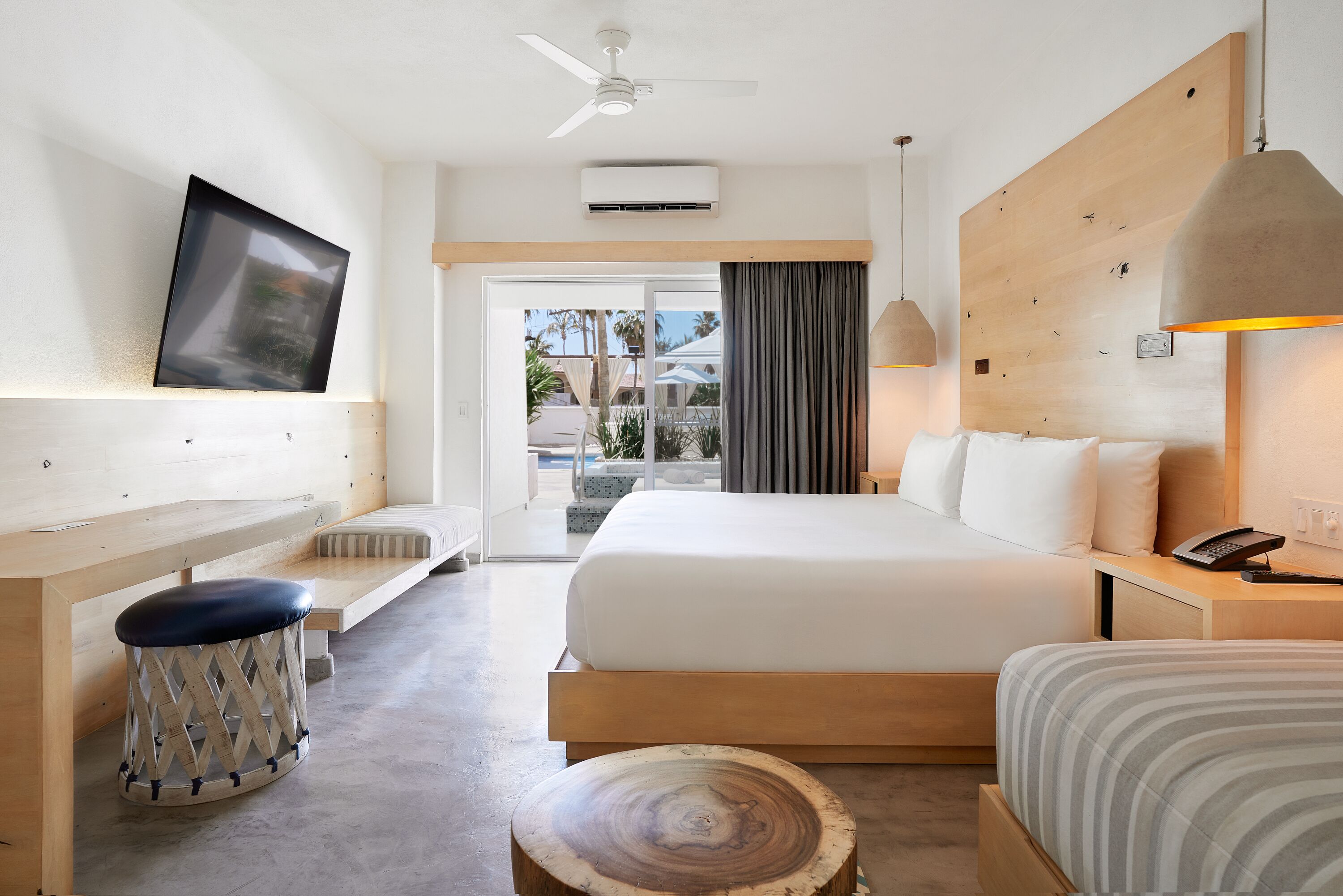 exclusive suite, jetted tub, poolside | view from room