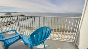 South Building - Deluxe Efficiency, Bay View, 2 Queen Beds & Sofa | In-room safe, desk, iron/ironing board, free WiFi - Princess Bayside Beach Hotel (Ocean City)