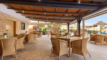 Breakfast and dinner served, pool views