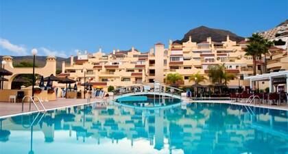 Club La Costa at the Paradise Club