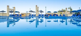 Club La Costa at the Paradise Club