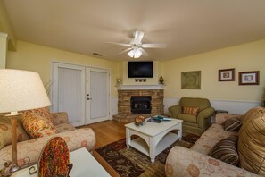 DVD player - Holiday Hills Resort at Branson (Branson)