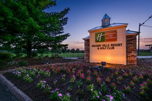 A Holiday Inn Club Vacations sign at Holiday Hills Resort & Golf Club. - Holiday Hills Resort at Branson (Branson)