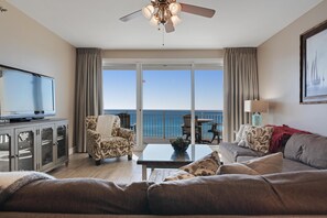 Ferienhaus, Mehrere Betten (Apartment) | Wohnzimmer | DVD-Player