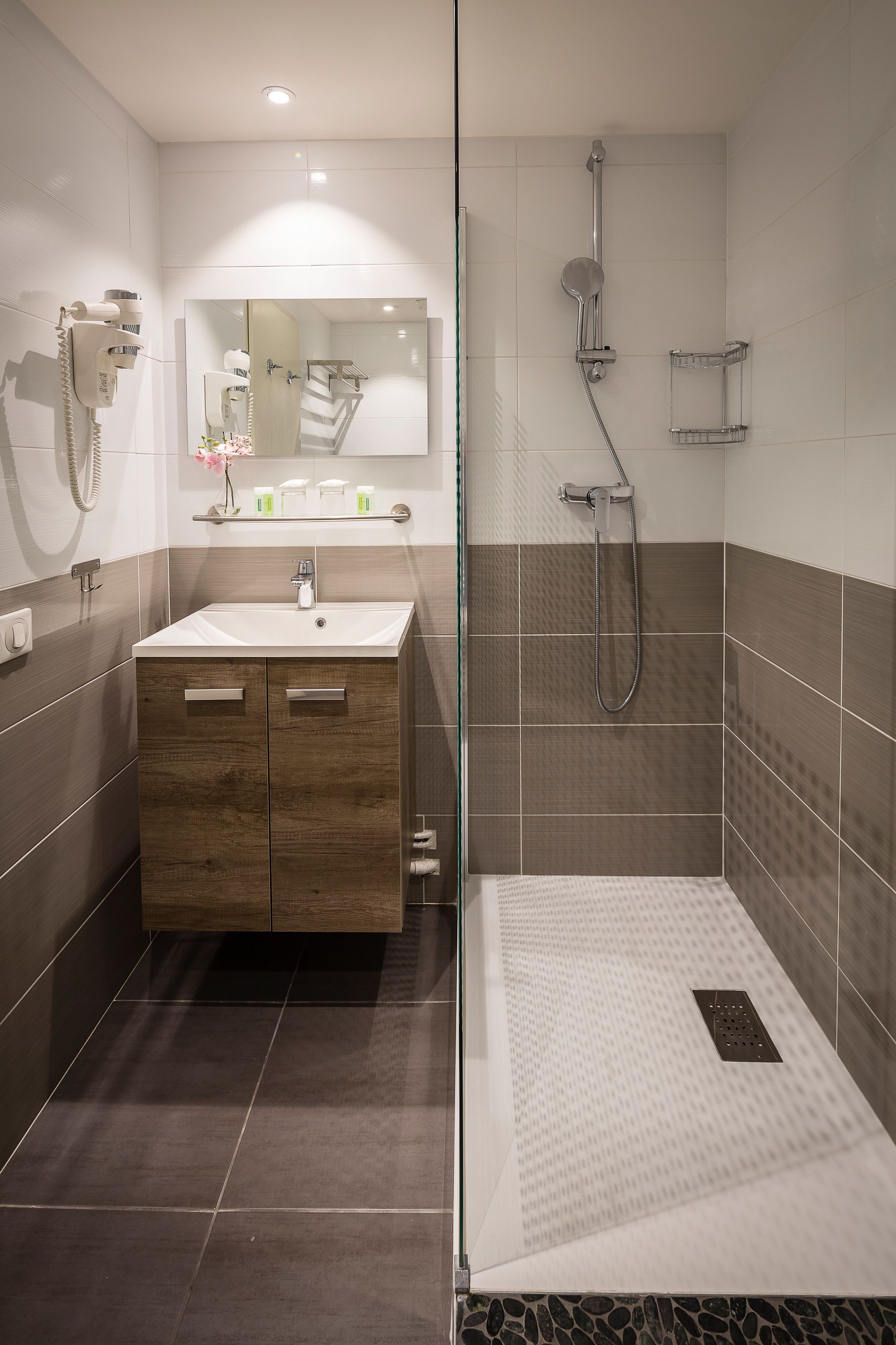 Shower, free toiletries, hair dryer, towels