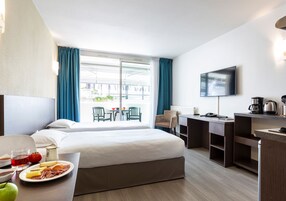 Studio, Terrace | Premium bedding, in-room safe, blackout drapes, soundproofing