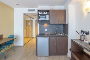 茶具/咖啡用具、冰箱、微波炉、炉灶