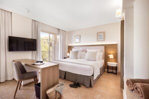 Desk, free WiFi, bed sheets - Viva Cala Mesquida Suites and Spa Adults Only 16+ (Capdepera)