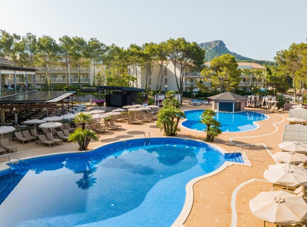 Indoor pool, outdoor pool