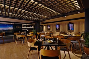 2 restaurants; breakfast and dinner served - Viva Cala Mesquida Suites and Spa Adults Only 16+ (Capdepera)
