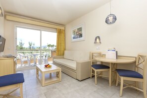 Apartment, 1 Schlafzimmer | Wohnbereich | Fernseher