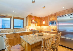 3 Bedroom and 3 Bathroom Bronze - 529 | Private kitchen | Microwave, stovetop, dishwasher, coffee/tea maker - Telluride Lodge by Telluride Alpine Lodging (Telluride)