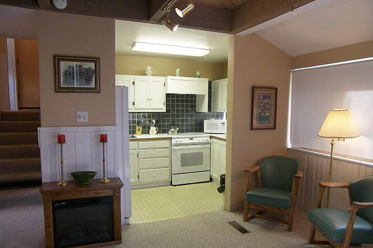 3 Bedroom / 2.5 Bathroom Gold - 535  | Private kitchen | Coffee/tea maker, microwave, stovetop, dishwasher