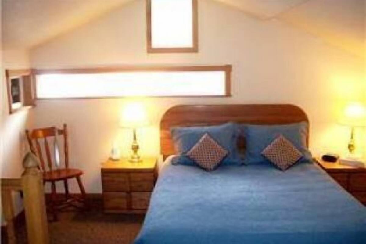 2 Bedroom / 2 Bathroom Bronze - 311  | Individually decorated, individually furnished