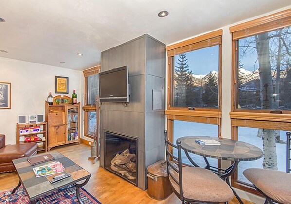 3 Bedroom and 3 Bathroom Bronze - 529 | Living area | Flat-screen TV, DVD player - Telluride Lodge by Telluride Alpine Lodging (Telluride)