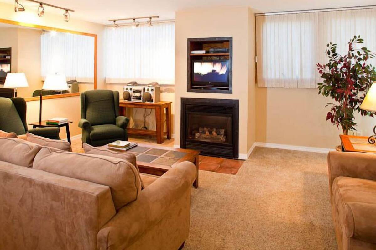 Loft, 2 Bedrooms, Non Smoking | Living area | Flat-screen TV, DVD player