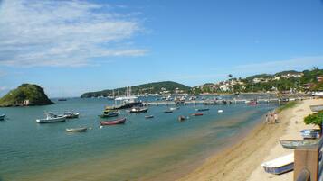 Beach nearby, white sand, beach shuttle, 2 beach bars