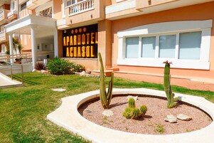 Fachada de la propiedad