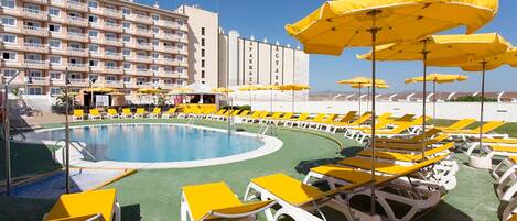 Outdoor pool, pool umbrellas, sun loungers