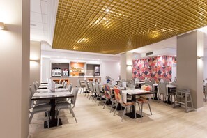 Daily buffet breakfast for a fee - Aparthotel Acuasol (Peniscola)