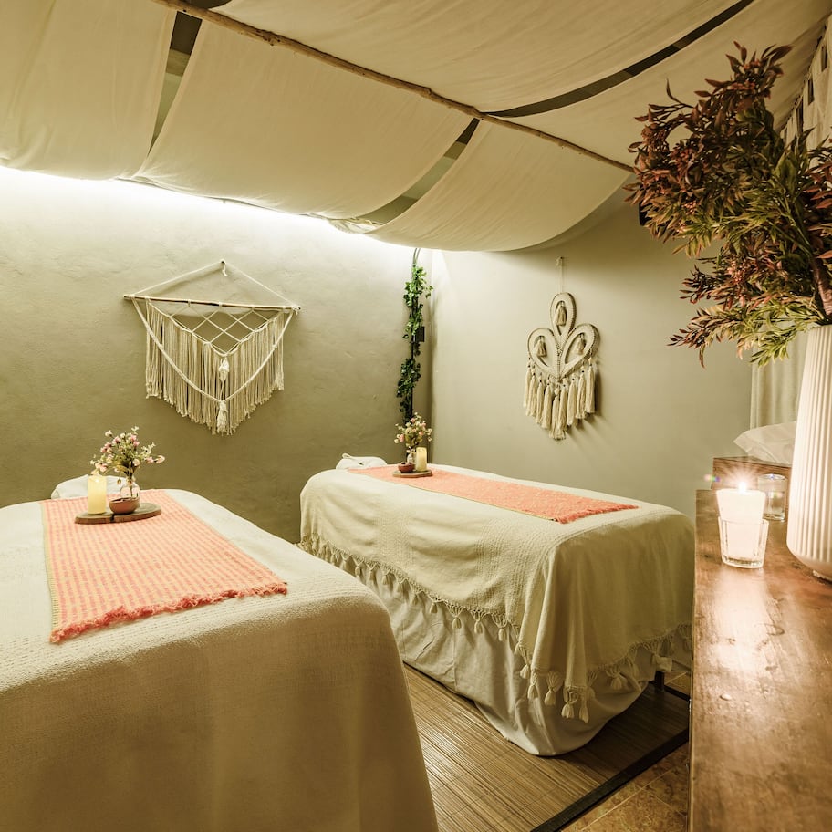 Couples treatment rooms, body treatments, aromatherapy