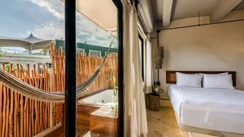 Junior Suite with Balcony | Sábanas de algodón egipcio y ropa de cama de alta calidad