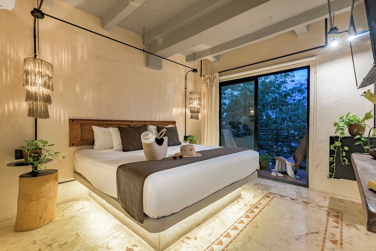 Deluxe Queen Room with Balcony | Egyptian cotton sheets, premium bedding, in-room safe, WiFi (free)