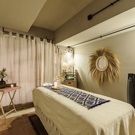 Couples treatment rooms, body treatments, aromatherapy